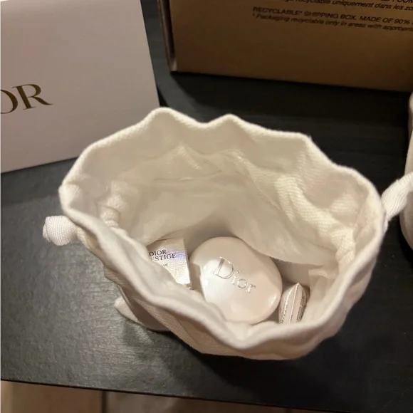Dior pouch and a 3 exclusive miniatures - Picture 7 of 15
